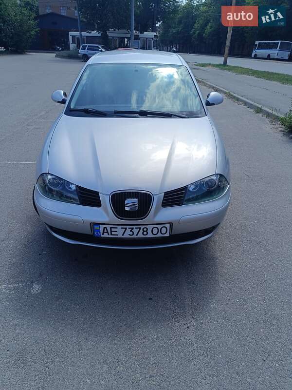 Хетчбек SEAT Ibiza 2003 в Дніпрі