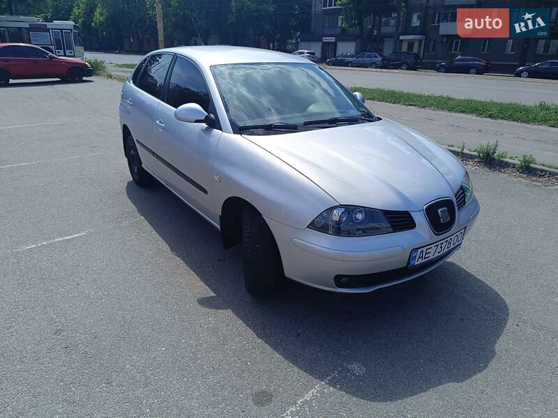 Хетчбек SEAT Ibiza 2003 в Дніпрі