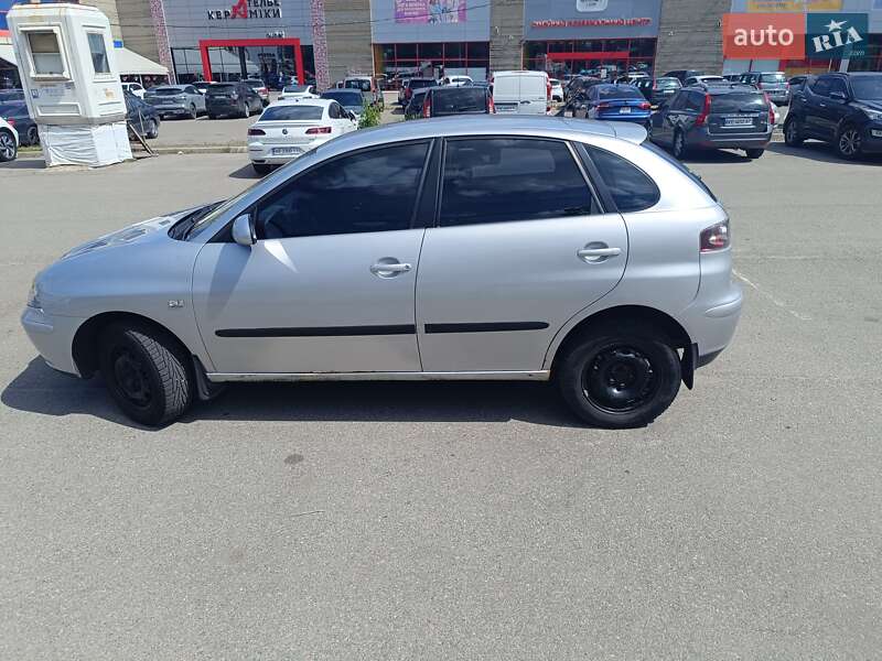 Хетчбек SEAT Ibiza 2003 в Дніпрі