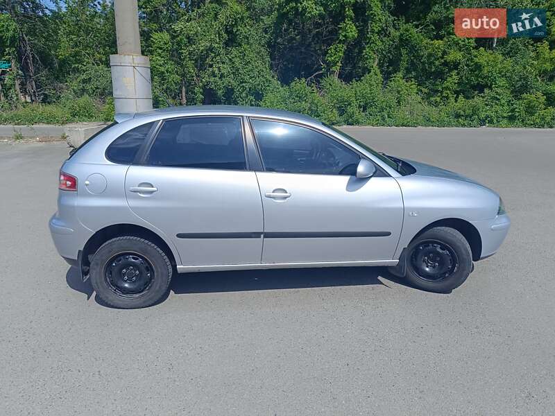 Хетчбек SEAT Ibiza 2003 в Дніпрі