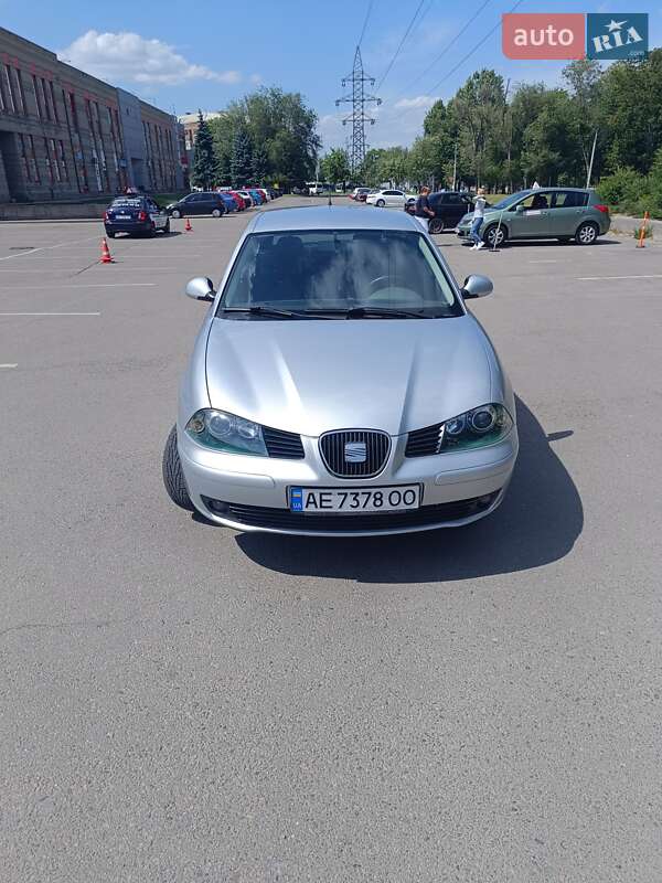 Хетчбек SEAT Ibiza 2003 в Дніпрі
