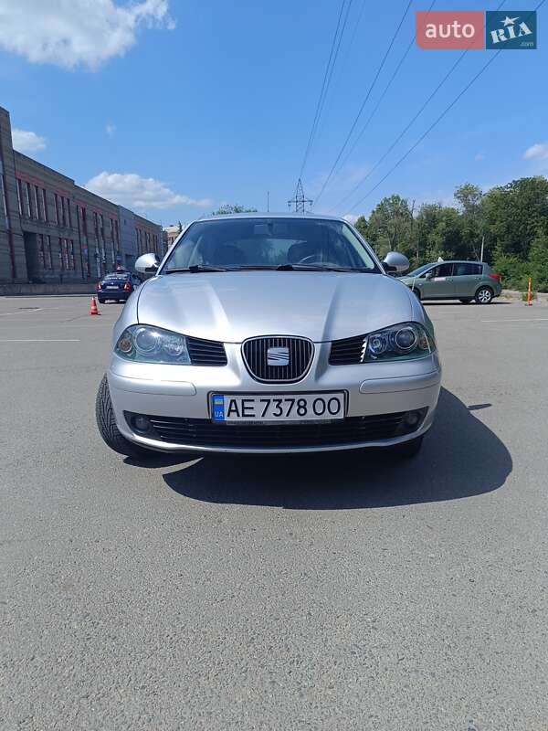 Хетчбек SEAT Ibiza 2003 в Дніпрі