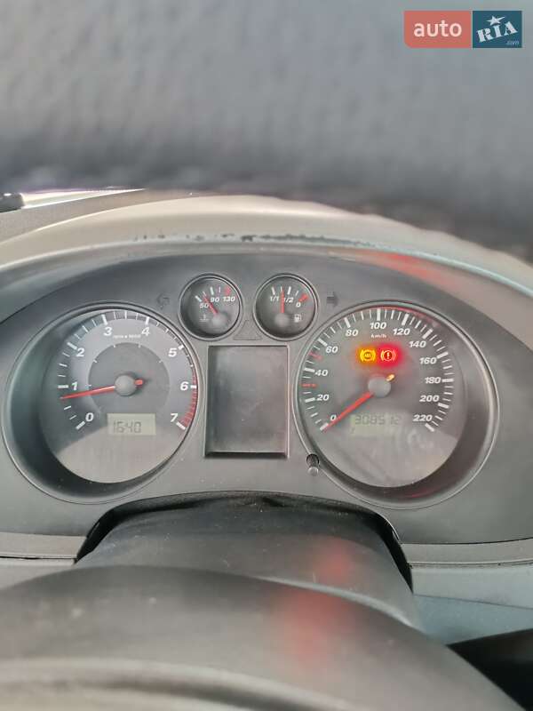 Хетчбек SEAT Ibiza 2003 в Дніпрі