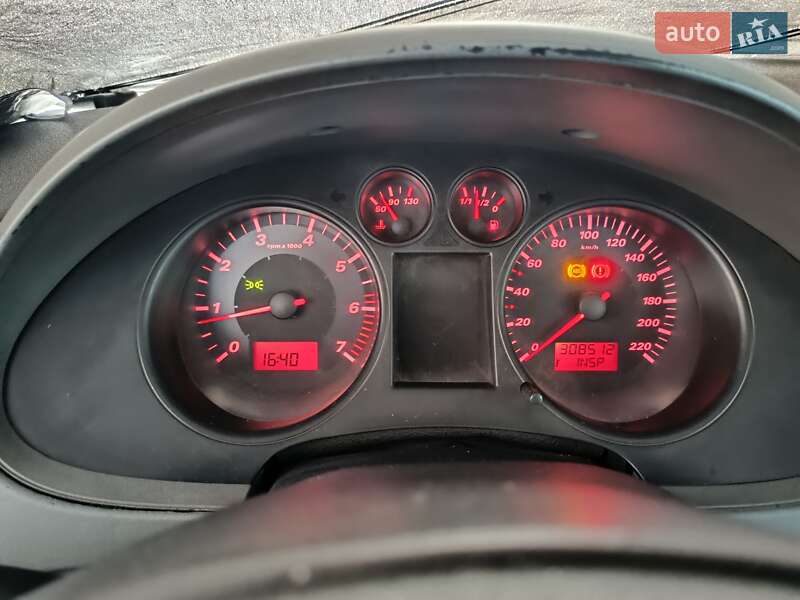 Хетчбек SEAT Ibiza 2003 в Дніпрі