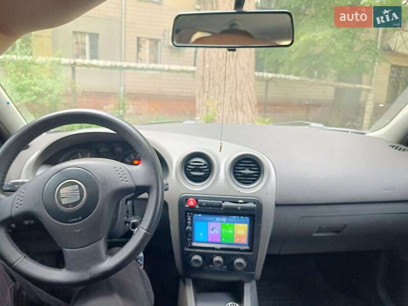 Хетчбек SEAT Ibiza 2003 в Дніпрі