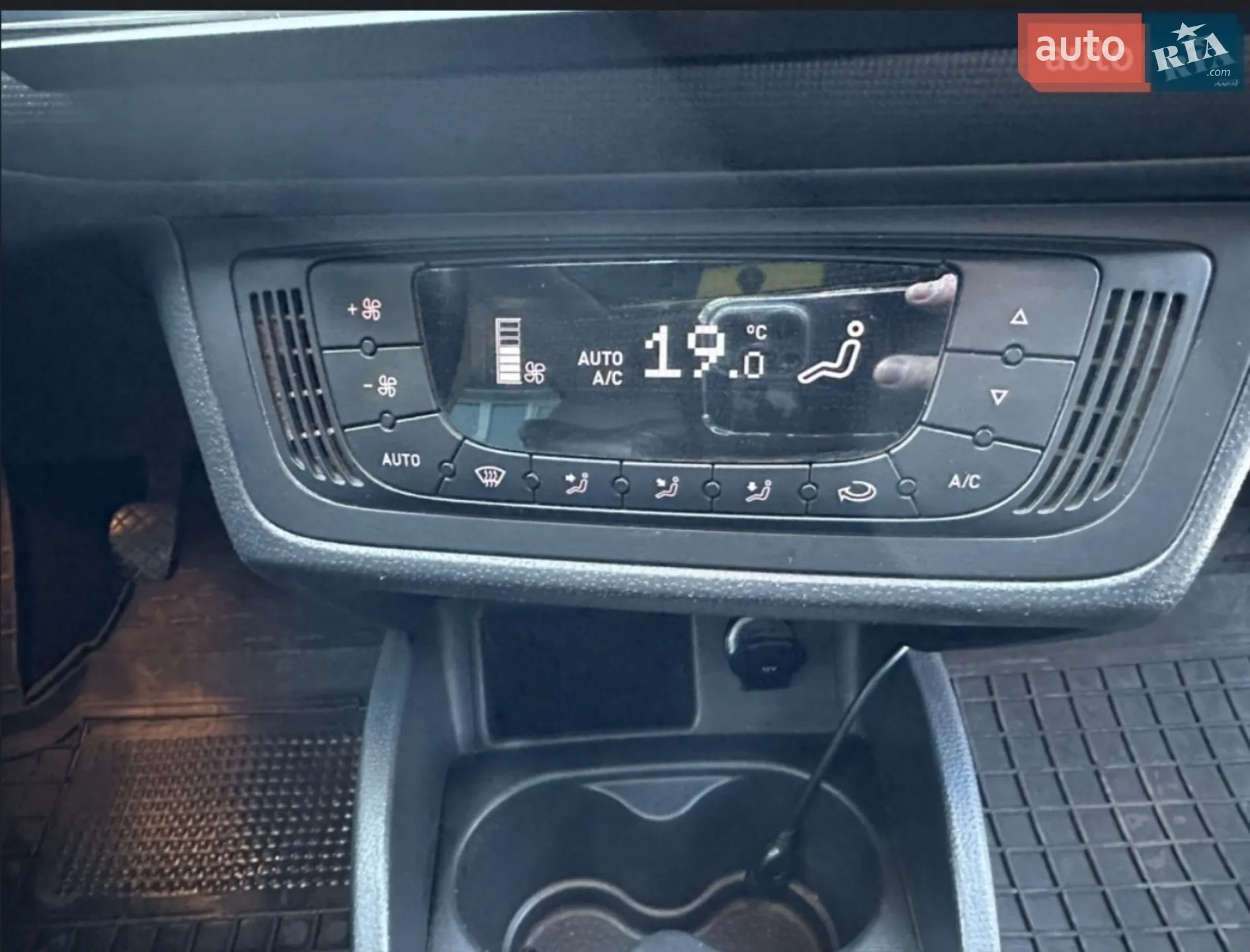 2015 SEAT Ibiza - мініатюра 4