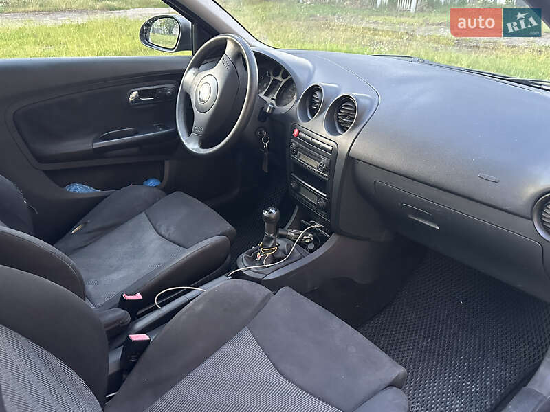 Хэтчбек SEAT Ibiza 2004 в Сумах