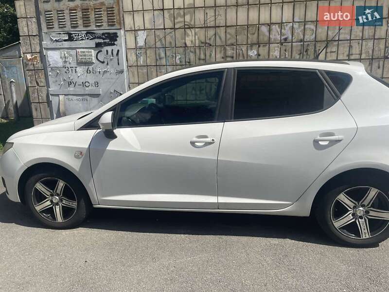 Хетчбек SEAT Ibiza 2011 в Києві
