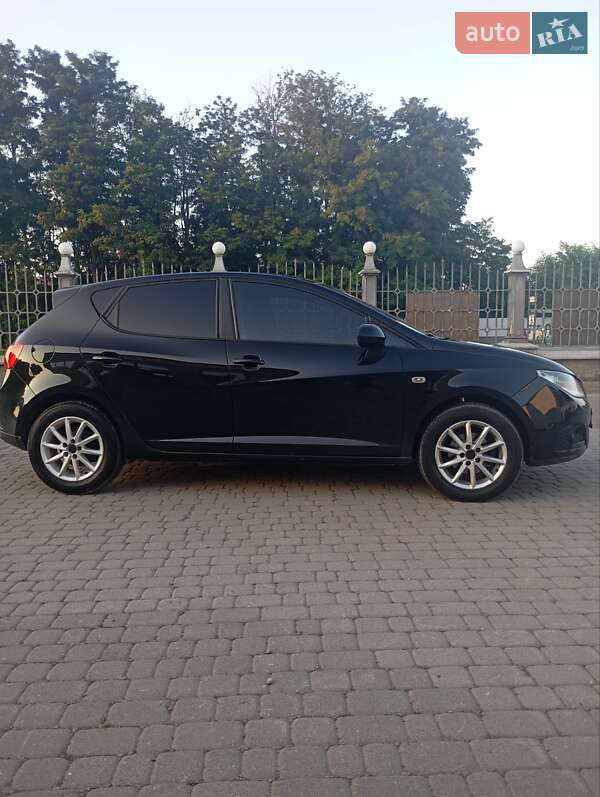 Хетчбек SEAT Ibiza 2011 в Снятині
