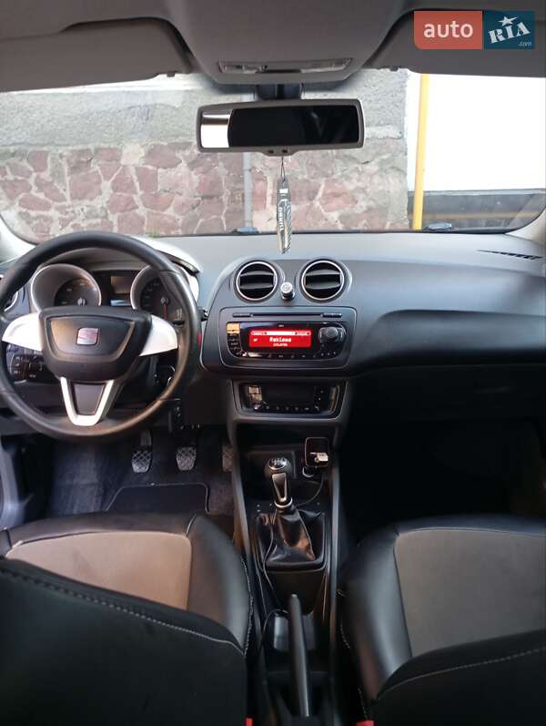 Хетчбек SEAT Ibiza 2011 в Снятині