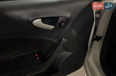 Хэтчбек SEAT Ibiza 2010 в 