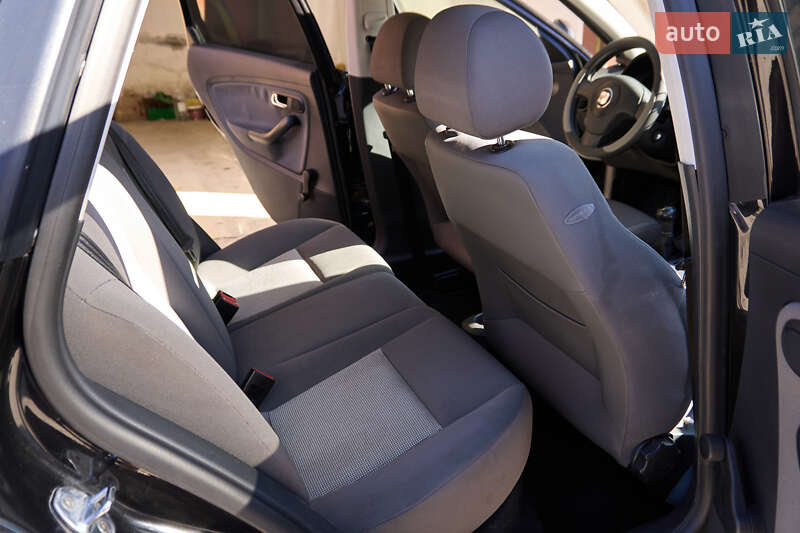 Хэтчбек SEAT Ibiza 2004 в Каменец-Подольском фото 6 Хэтчбек SEAT Ibiza 2004 в Каменец-Подольском