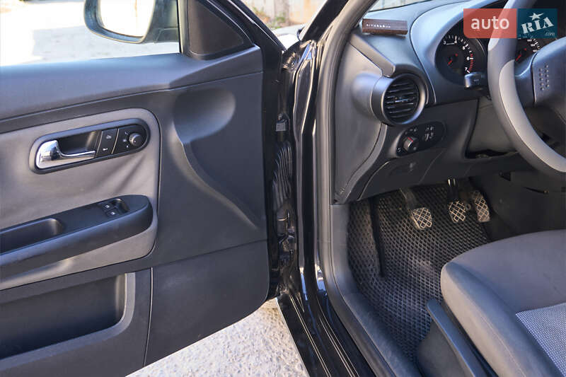 Хэтчбек SEAT Ibiza 2004 в Каменец-Подольском фото 11 Хэтчбек SEAT Ibiza 2004 в Каменец-Подольском