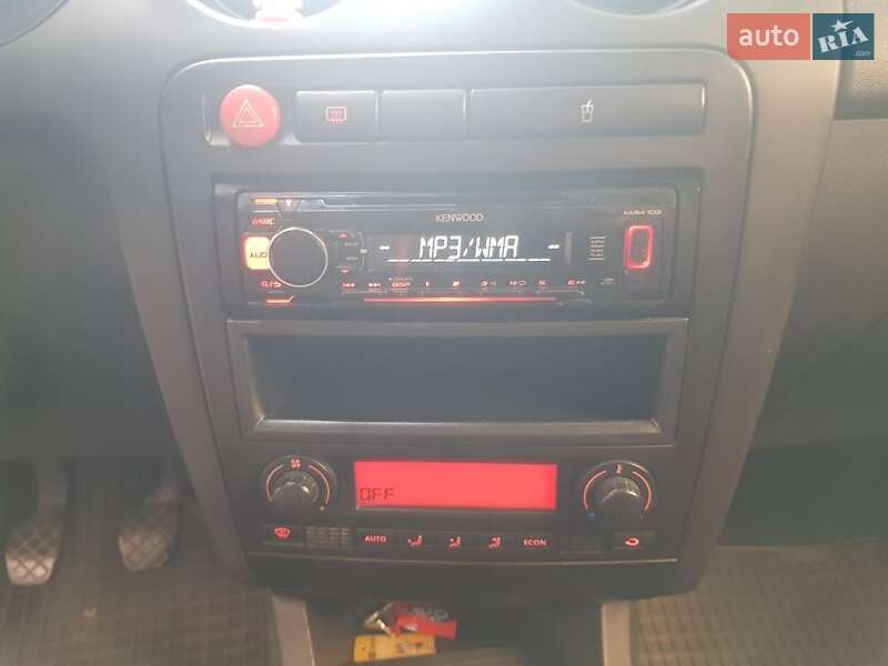 Хэтчбек SEAT Ibiza 2003 в Киеве