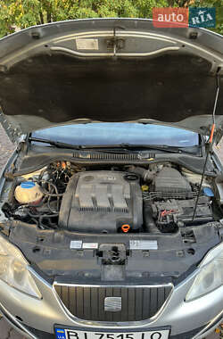 Хетчбек SEAT Ibiza 2011 в  фото 7 Хетчбек SEAT Ibiza 2011 в