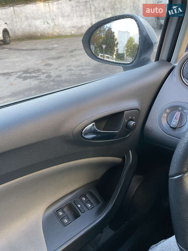 Хетчбек SEAT Ibiza 2013 в Львові фото 10 Хетчбек SEAT Ibiza 2013 в Львові