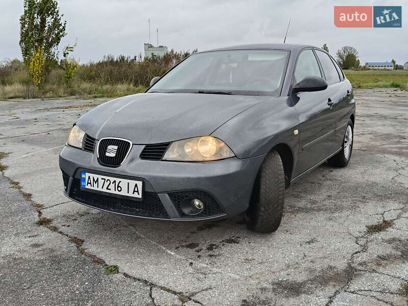 Хэтчбек SEAT Ibiza 2008 в  фото Хэтчбек SEAT Ibiza 2008 в