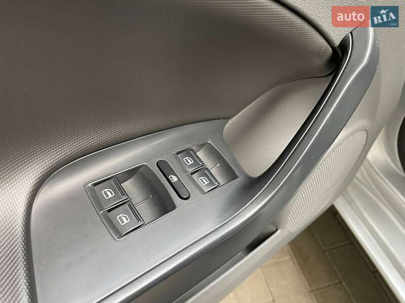 Хэтчбек SEAT Ibiza 2011 в Киеве фото 14 Хэтчбек SEAT Ibiza 2011 в Киеве