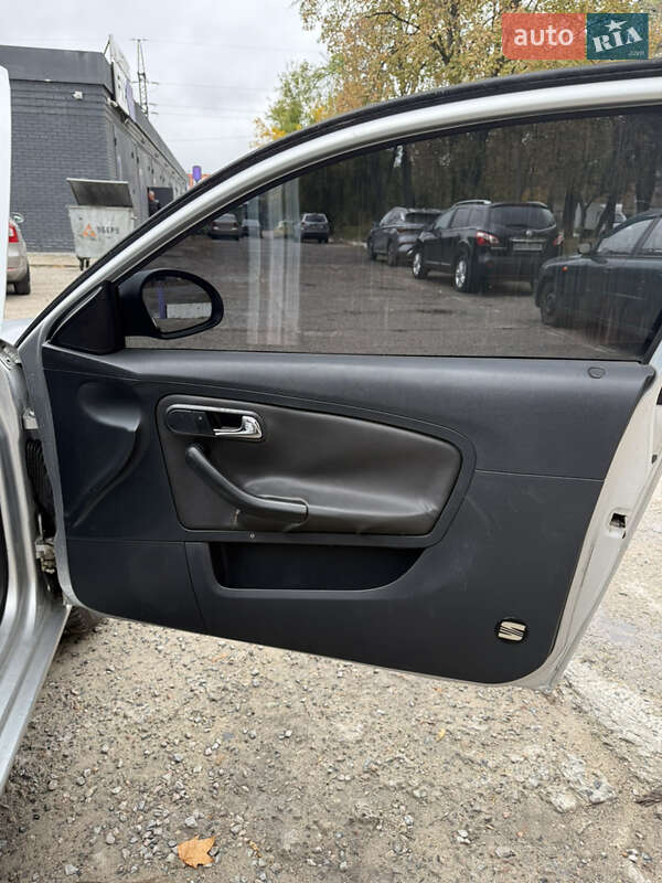 Хетчбек SEAT Ibiza 2003 в Дніпрі