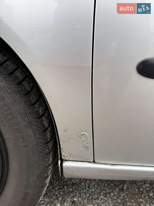 Хетчбек SEAT Ibiza 2003 в Дніпрі