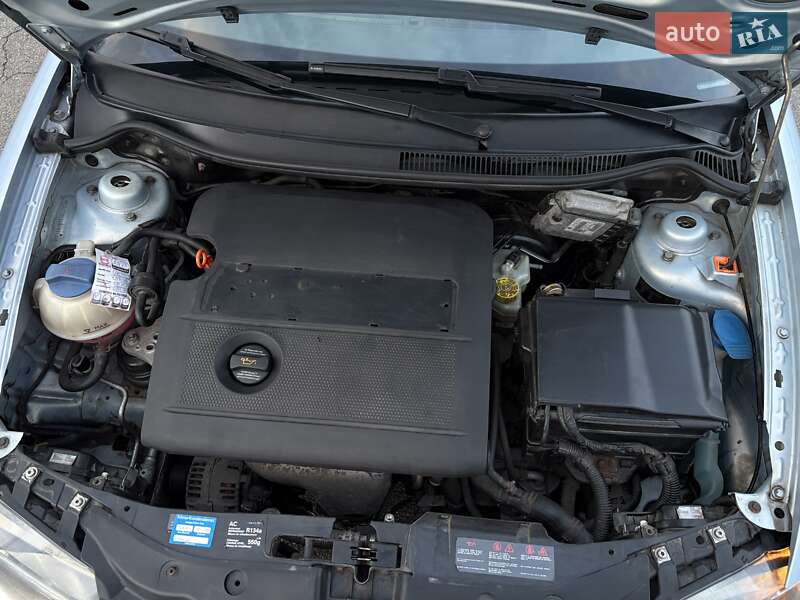 Хэтчбек SEAT Ibiza 2004 в Киеве