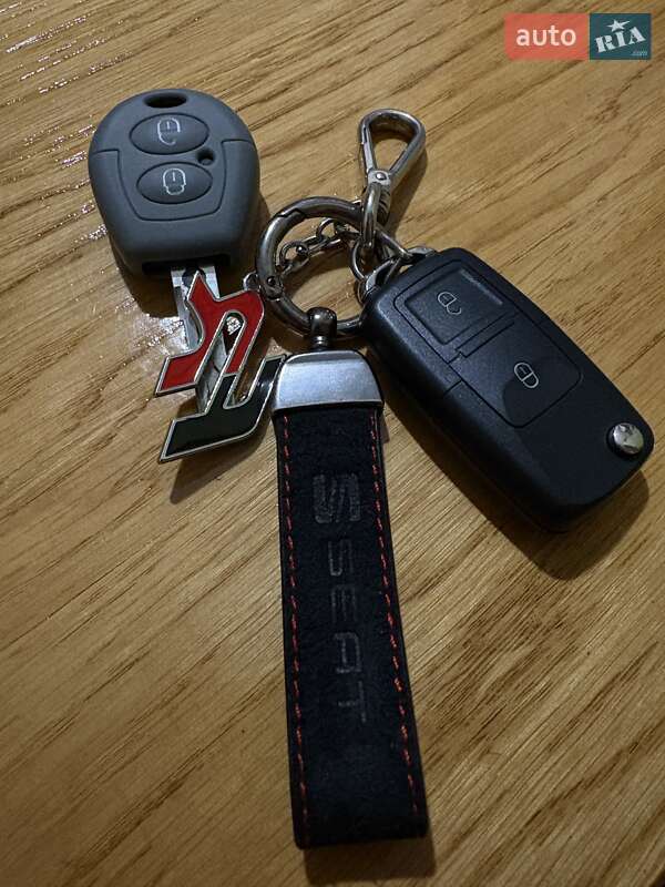 Хэтчбек SEAT Ibiza 2004 в Киеве