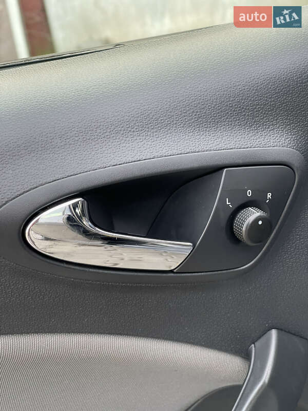 Хэтчбек SEAT Ibiza 2012 в Луцке фото 30 Хэтчбек SEAT Ibiza 2012 в Луцке