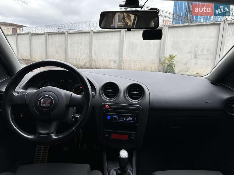 Хэтчбек SEAT Ibiza 2008 в Киеве