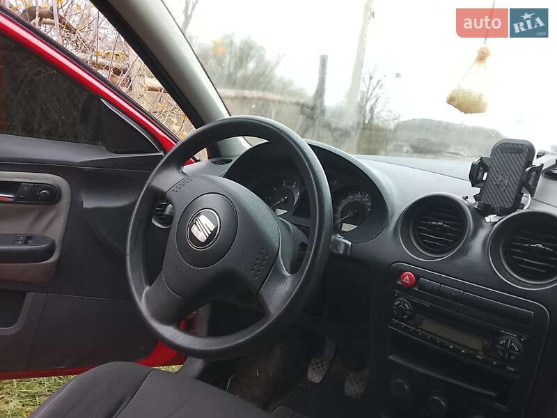 Хэтчбек SEAT Ibiza 2003 в Новой Ушице фото 3 Хэтчбек SEAT Ibiza 2003 в Новой Ушице