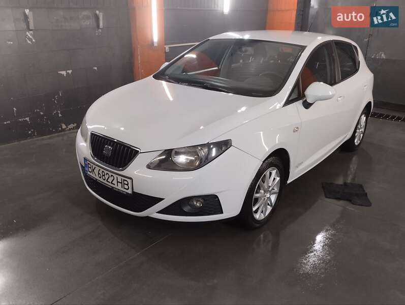 Хэтчбек SEAT Ibiza 2011 в Ровно фото Хэтчбек SEAT Ibiza 2011 в Ровно
