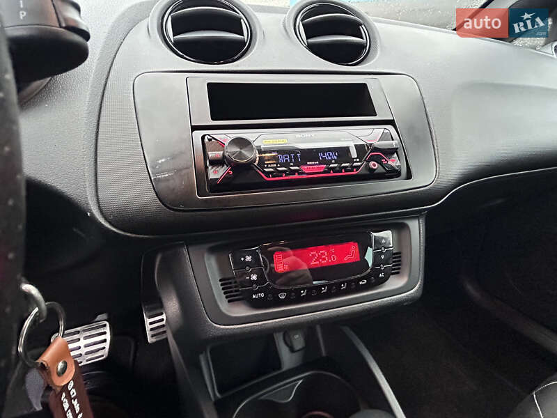 Хетчбек SEAT Ibiza 2011 в Павлограді