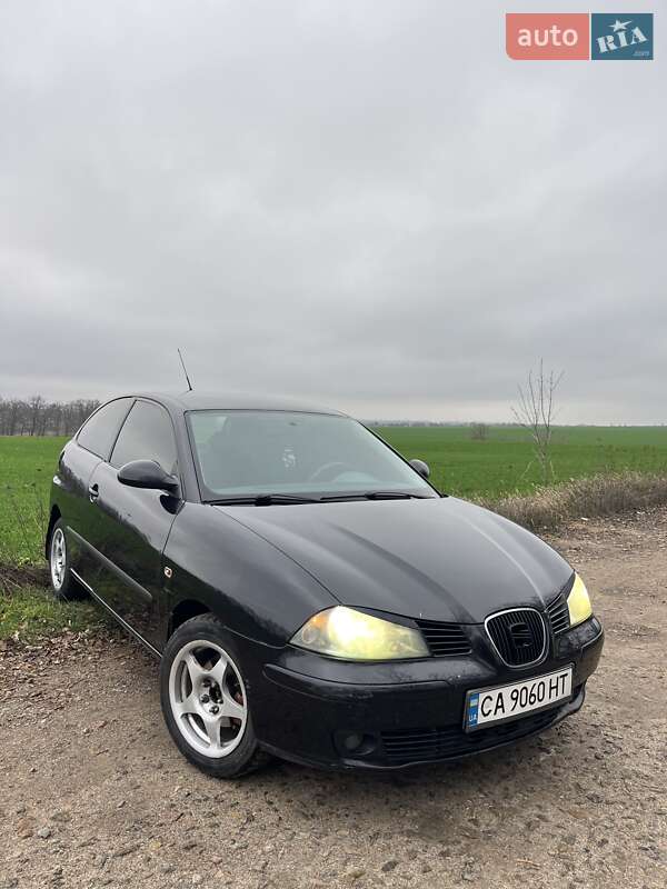 Хэтчбек SEAT Ibiza 2004 в Смеле фото Хэтчбек SEAT Ibiza 2004 в Смеле