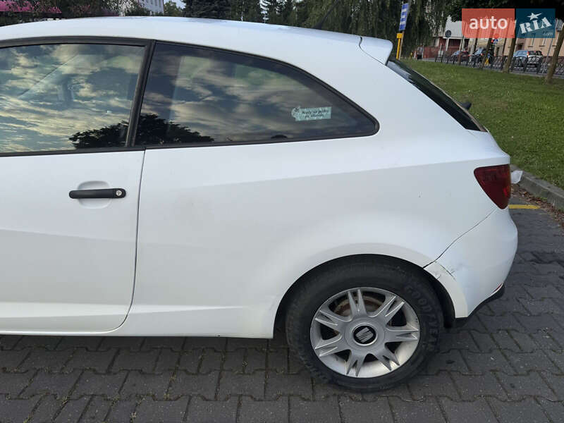 Хэтчбек SEAT Ibiza 2011 в Вараше