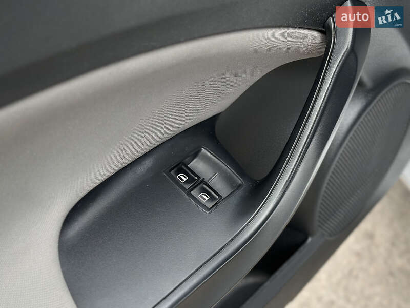 Хэтчбек SEAT Ibiza 2013 в Шептицькому