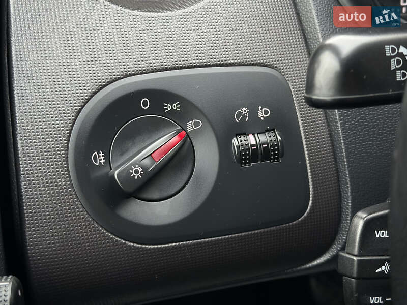 Хэтчбек SEAT Ibiza 2013 в Шептицькому