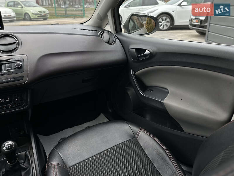 Хэтчбек SEAT Ibiza 2013 в Шептицькому
