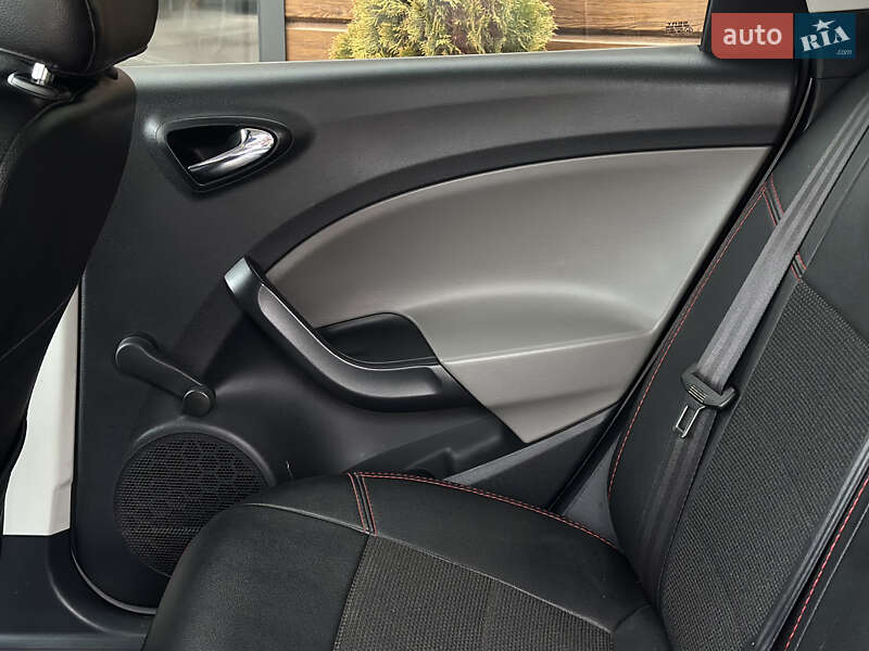 Хэтчбек SEAT Ibiza 2013 в Шептицькому