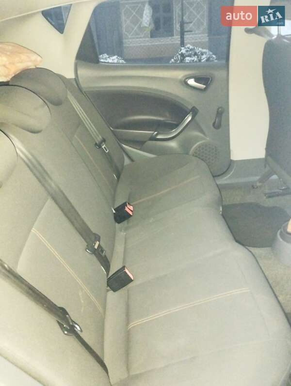 Хэтчбек SEAT Ibiza 2011 в Снятине