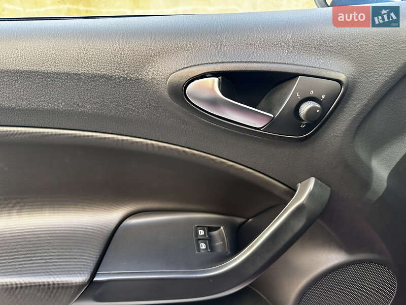 Хэтчбек SEAT Ibiza 2010 в Днепре