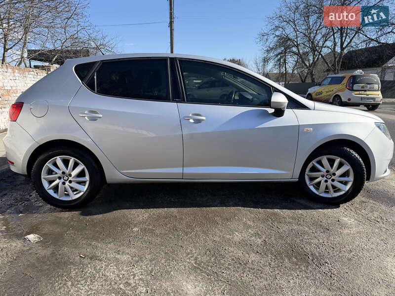 Хэтчбек SEAT Ibiza 2015 в Звягеле фото 3 Хэтчбек SEAT Ibiza 2015 в Звягеле