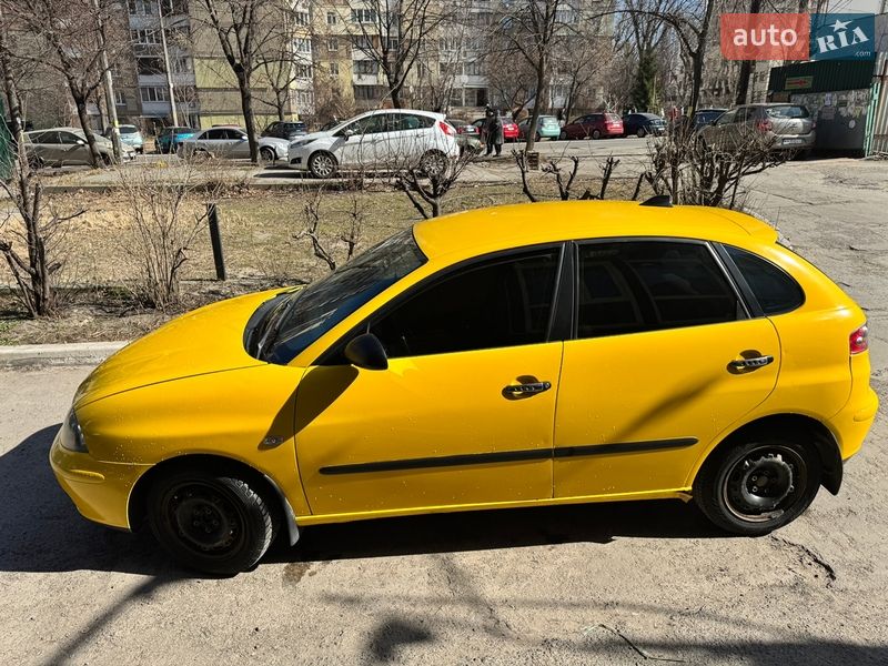 Хэтчбек SEAT Ibiza 2004 в Киеве