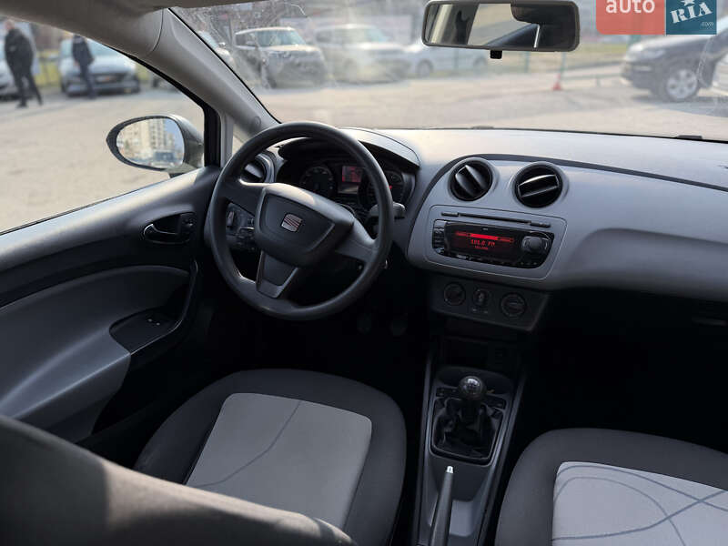 Хэтчбек SEAT Ibiza 2013 в Шептицькому