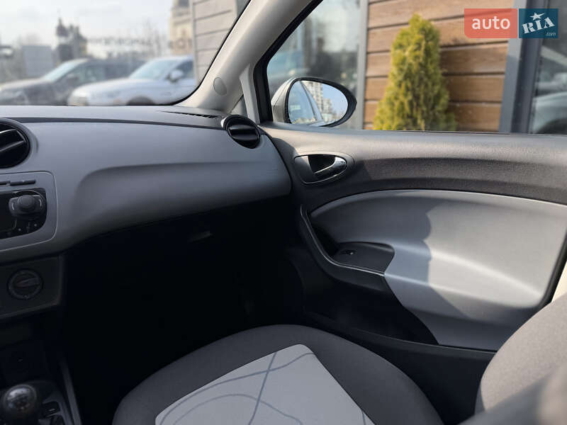 Хэтчбек SEAT Ibiza 2013 в Шептицькому