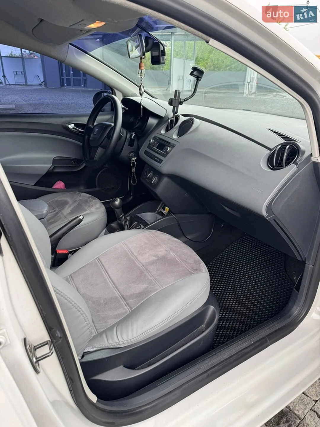 2011 SEAT Ibiza - мініатюра 8