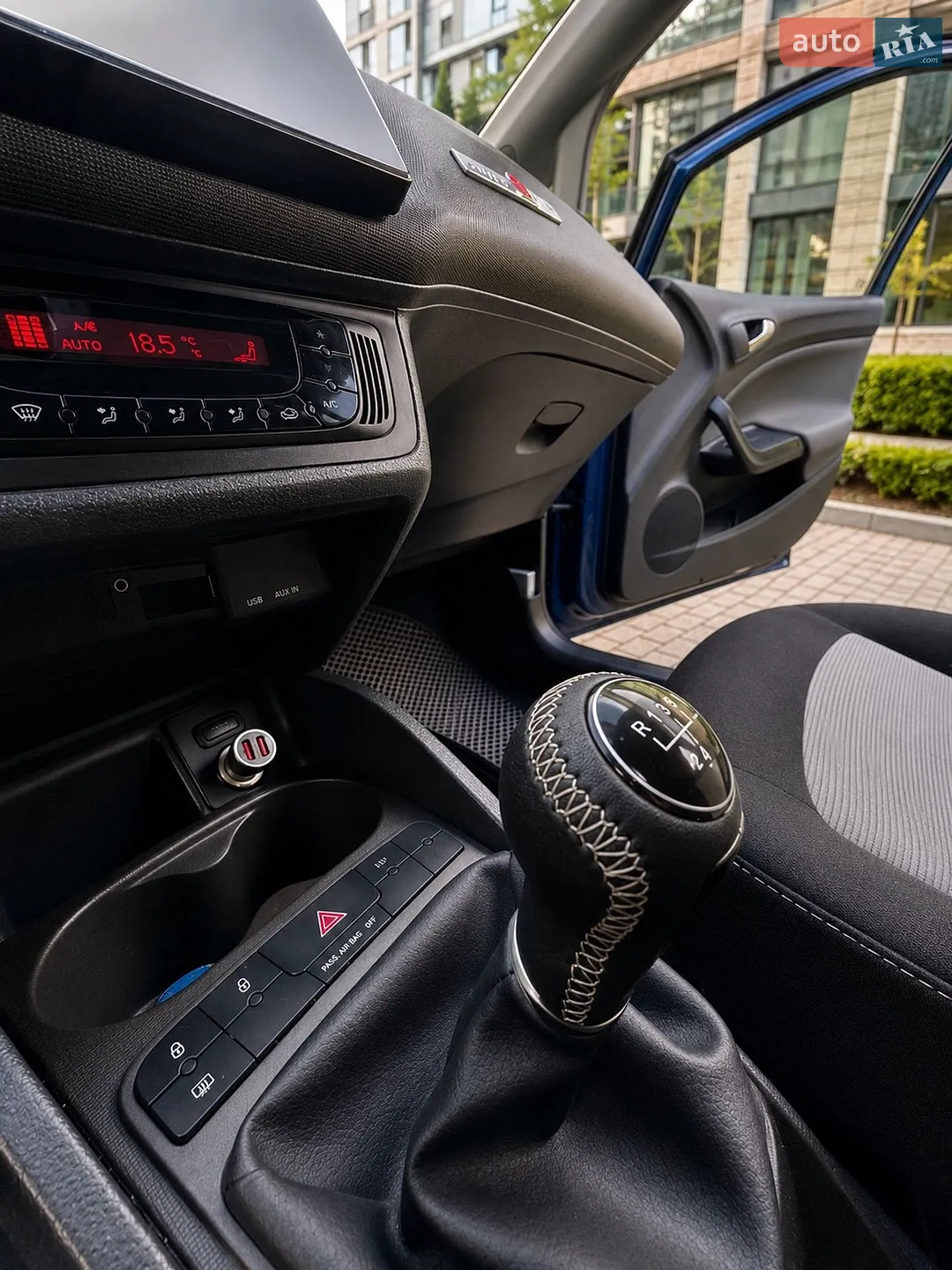 2012 SEAT Ibiza - мініатюра 10