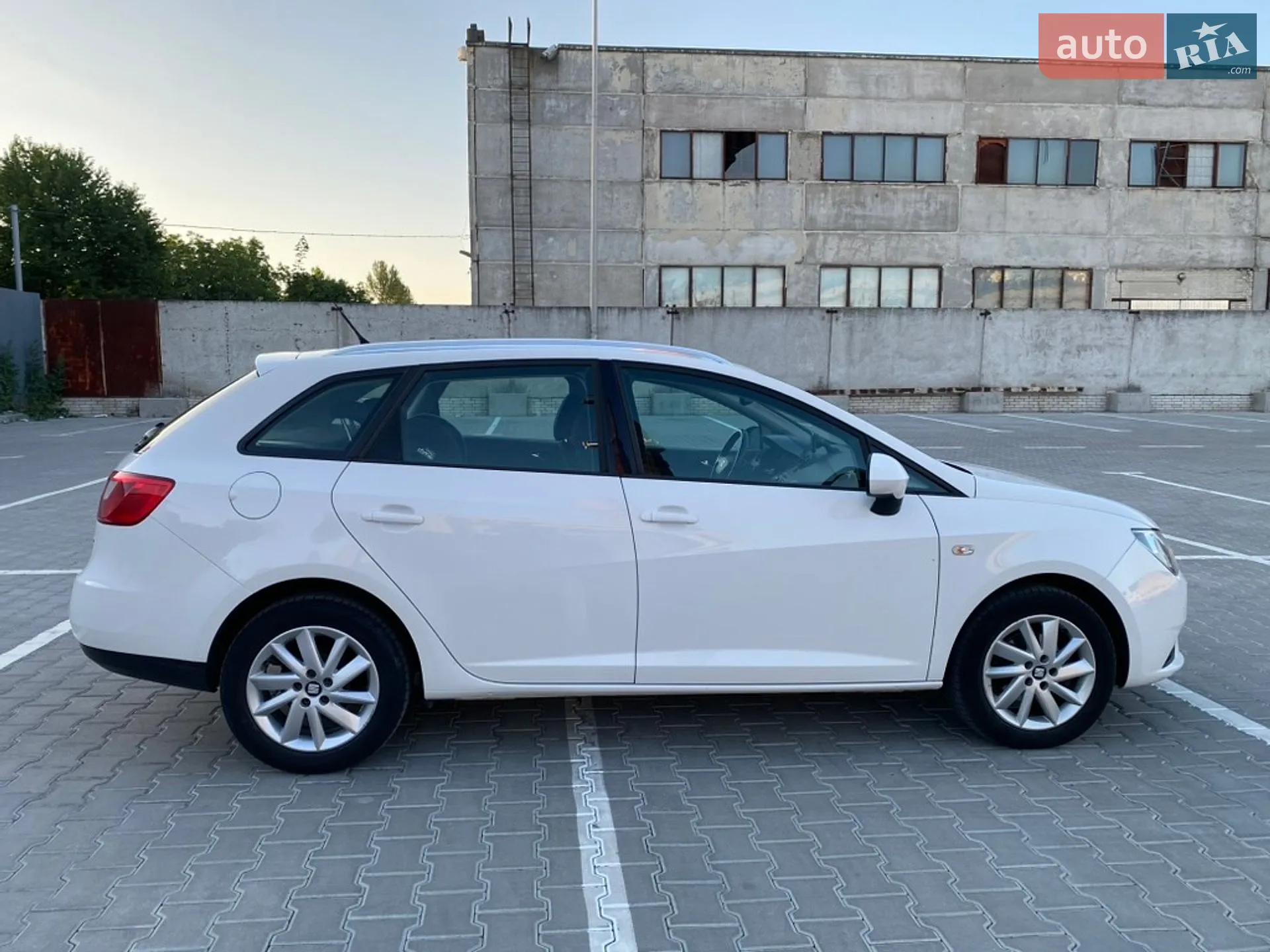 2015 SEAT Ibiza - мініатюра 3