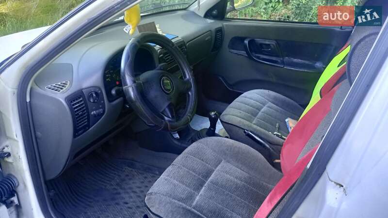 Вантажний фургон SEAT Inca 2000 в Львові