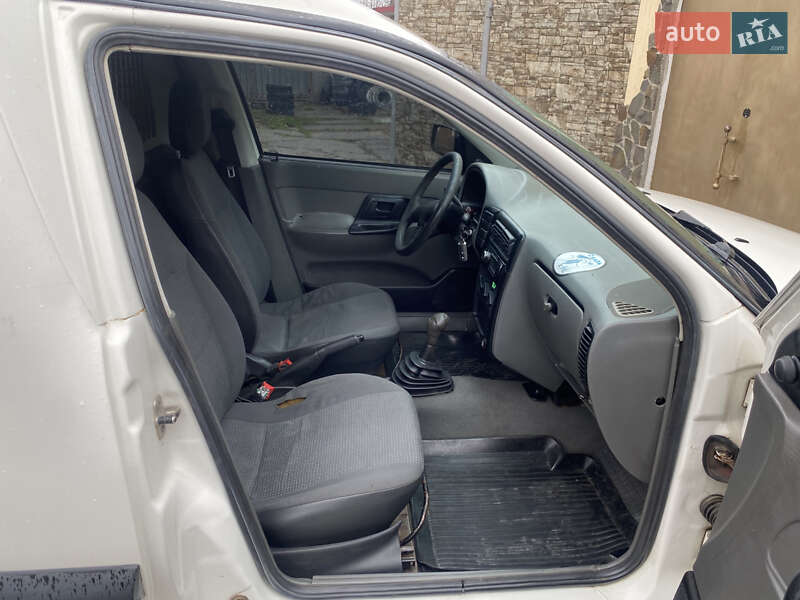 Грузовой фургон SEAT Inca 1998 в Новой Ушице