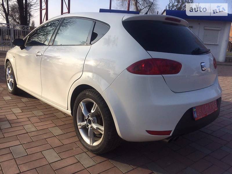 Хэтчбек SEAT Leon 2009 в Умани