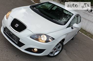 Седан SEAT Leon 2012 в Каменском